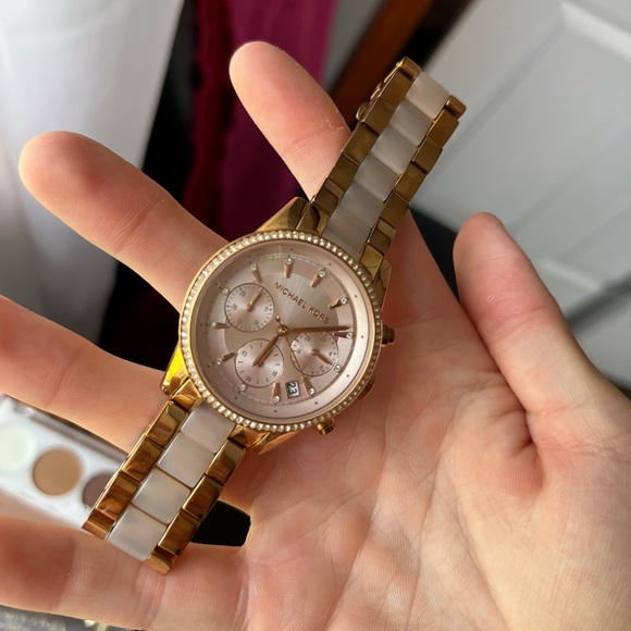 Michael Kors Rose Gold watch - Picture 3 of 5